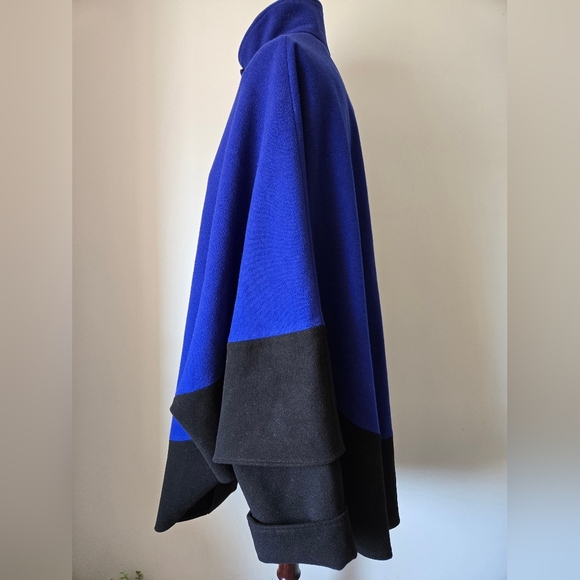 Marcona Electric Blue and Black Women's Sweater Cape With Sleeves. Size X/1X - Picture 6 of 14